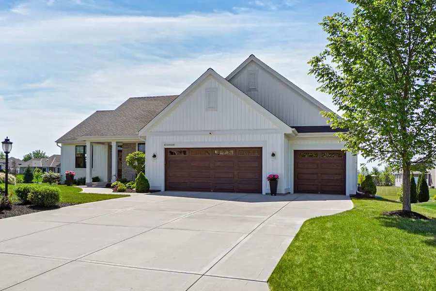 W223N4688 Seven Oaks Dr, Pewaukee, WI 53072 - #3