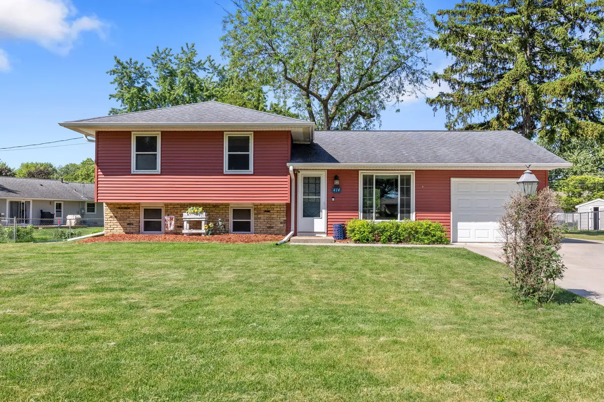 414 11th Ave S, Onalaska, WI 54650 - #1
