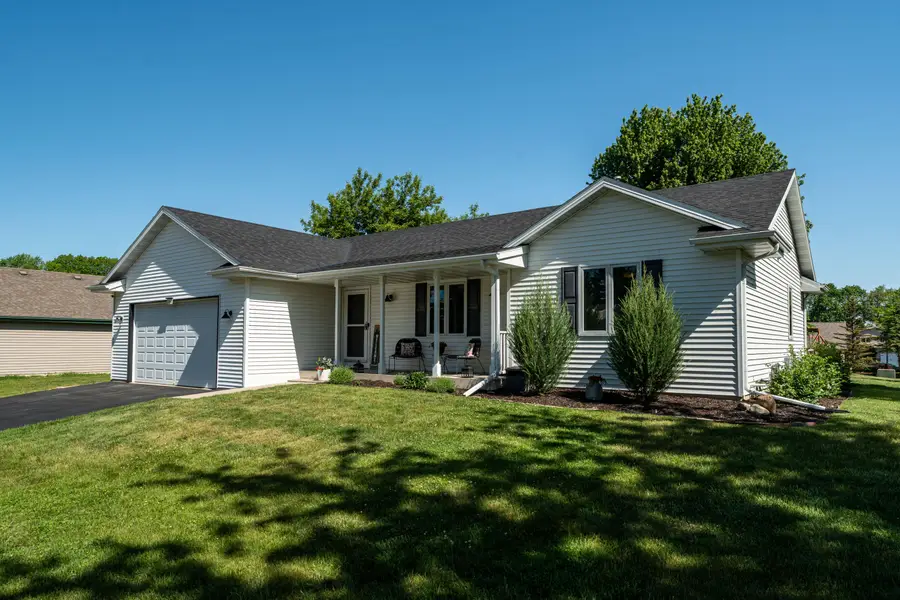 1342 Valley View Rd, Hartford, WI 53027 - #2