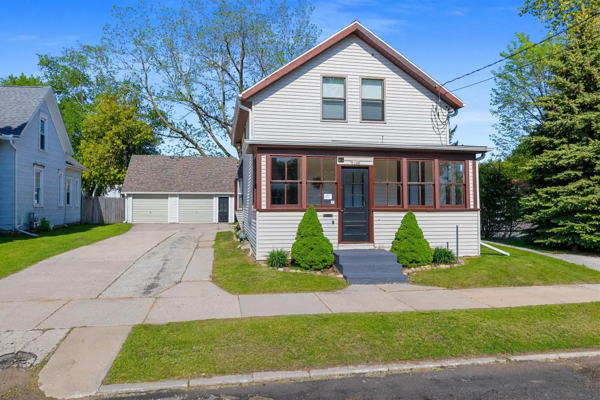 1120 S 23rd St, Manitowoc, WI 54220 - #1