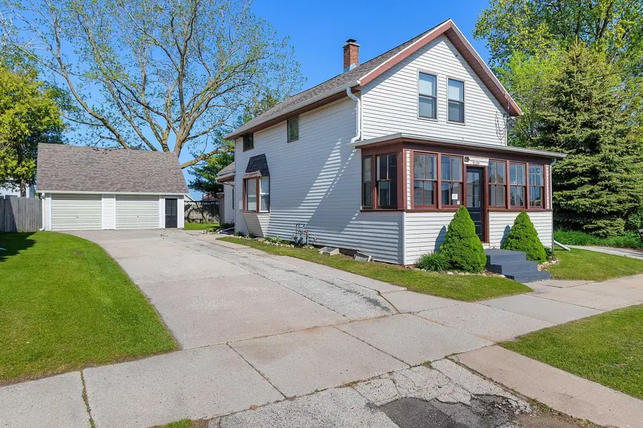 1120 S 23rd St, Manitowoc, WI 54220 - #2