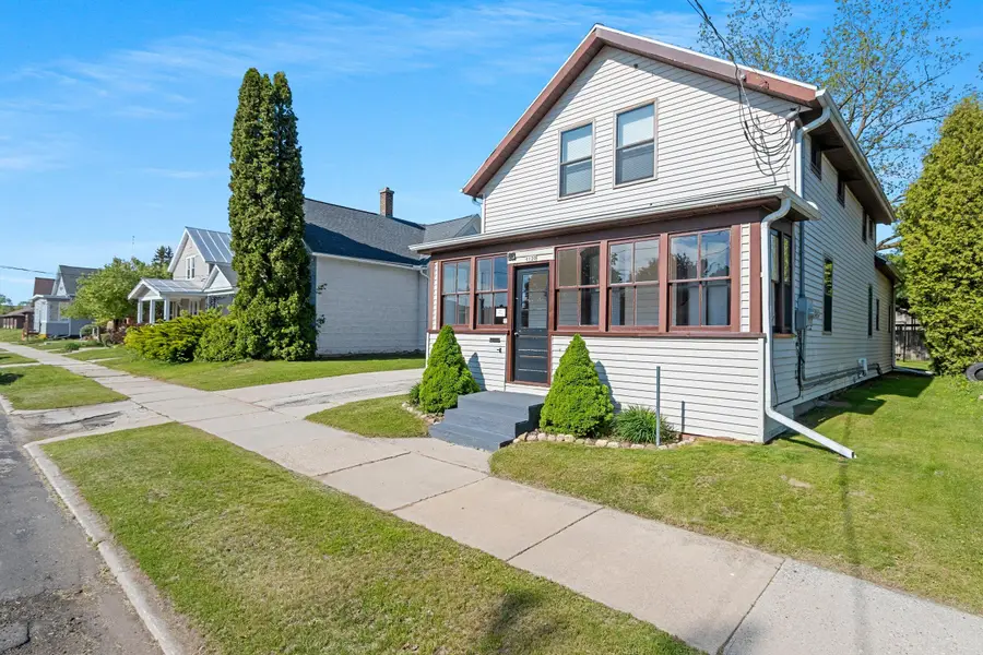 1120 S 23rd St, Manitowoc, WI 54220 - #3