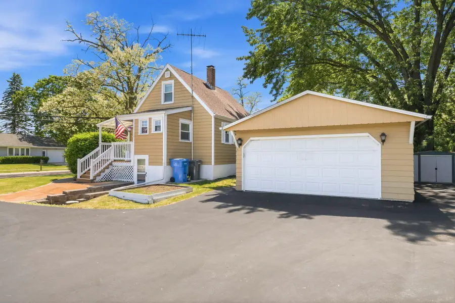 1178 N Fourth St, Watertown, WI 53098 - #3