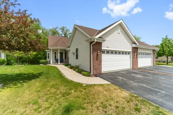 830 Elise Ct, Waukesha, WI 53189