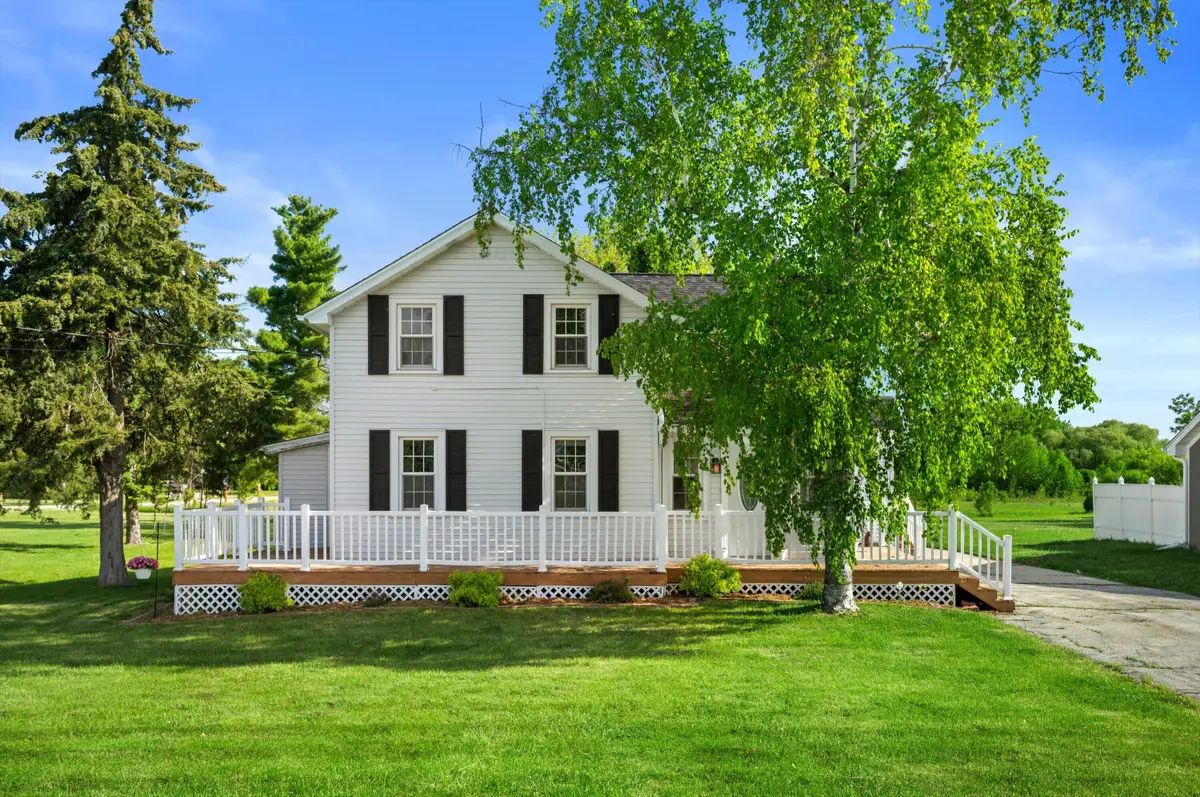 808 E Fitzsimmons Rd, Oak Creek, WI 53154 - #1
