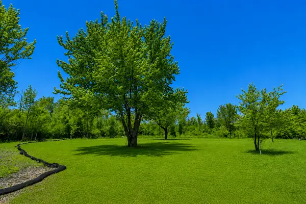 2516 W Range Line Ter, Mequon, WI 53092