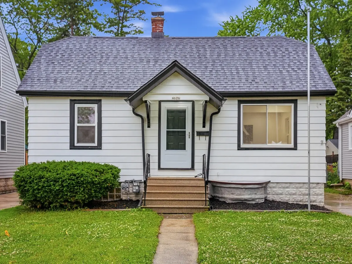 4626 N River Park Blvd, Glendale, WI 53209 - #1
