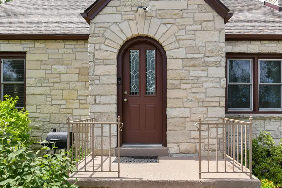 11941 W Howard Ave, Greenfield, WI 53228 - #3