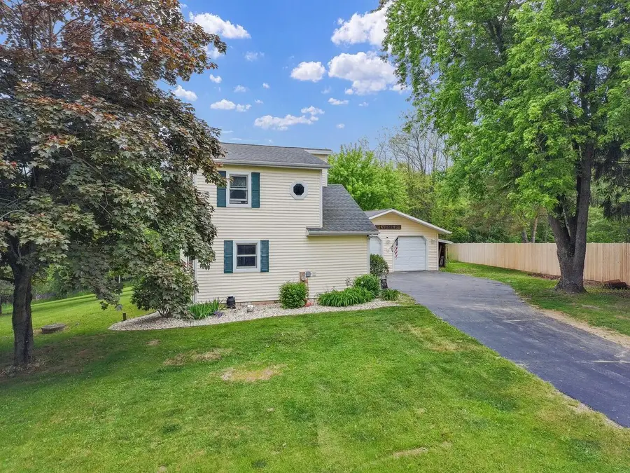W5838 Mariner Hills Ct, Lauderdale Lakes, WI 53121 - #2