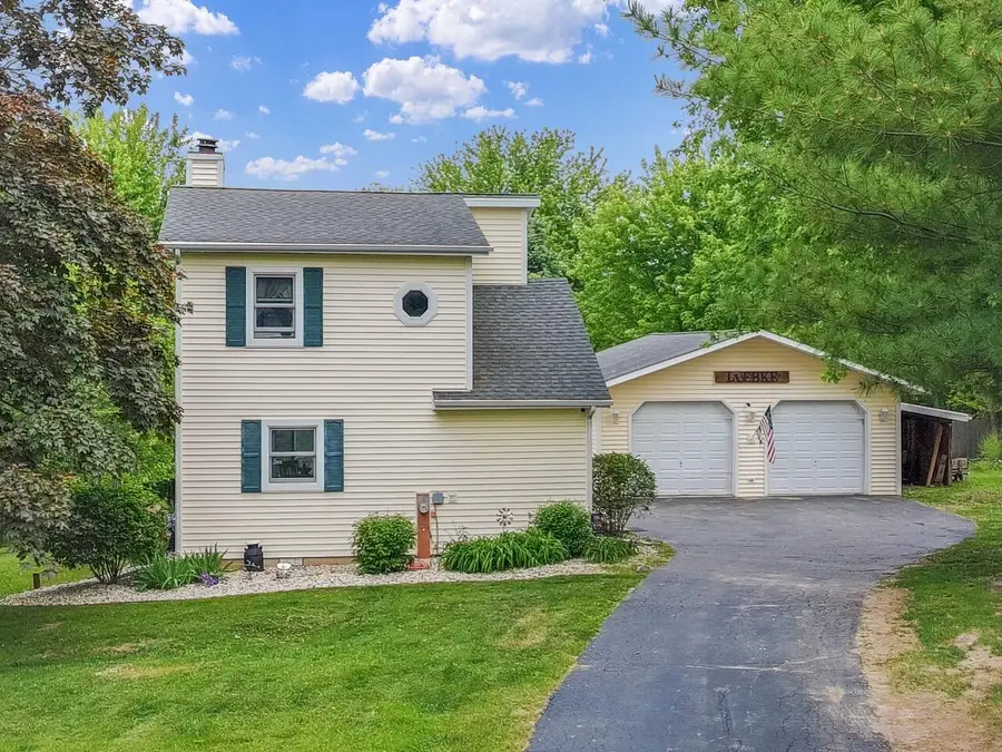 W5838 Mariner Hills Ct, Lauderdale Lakes, WI 53121 - #3