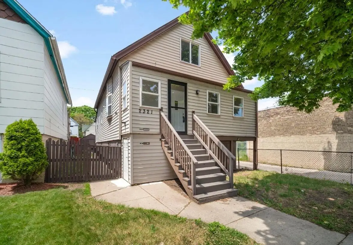2321 S 19th St, Milwaukee, WI 53215 - #1