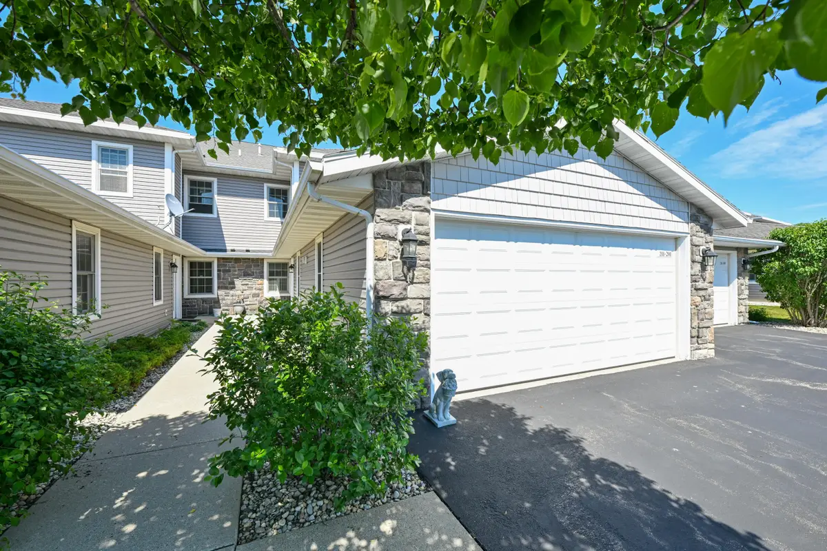 208 Potter Rd, Elkhorn, WI 53121 - #1