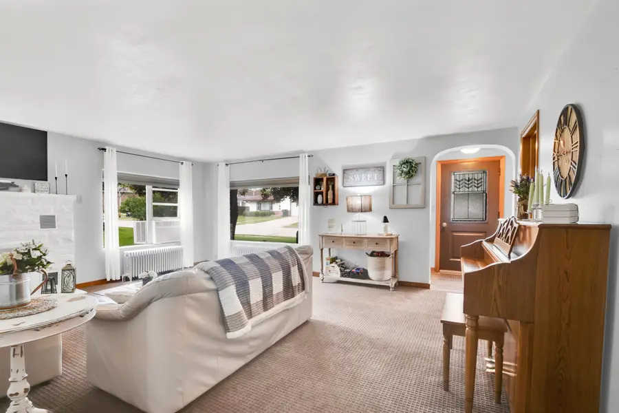 1713 Taylor Ln, West Bend, WI 53090 - #3