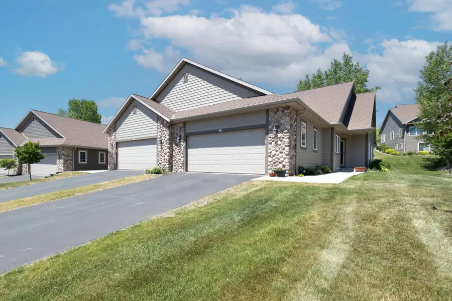 248 Lower Woodford Cir, West Bend, WI 53090 - #2