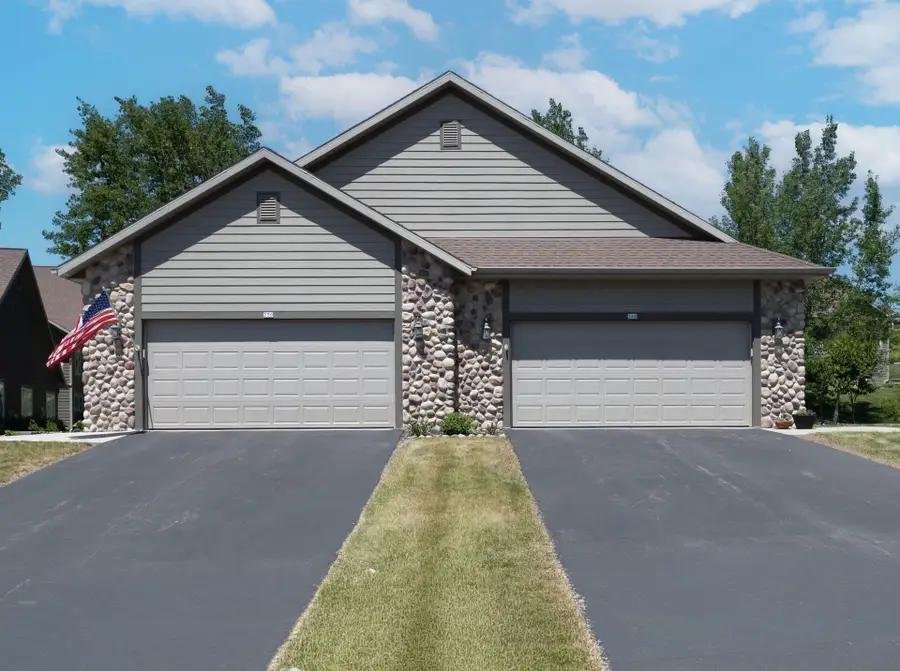 248 Lower Woodford Cir, West Bend, WI 53090 - #3