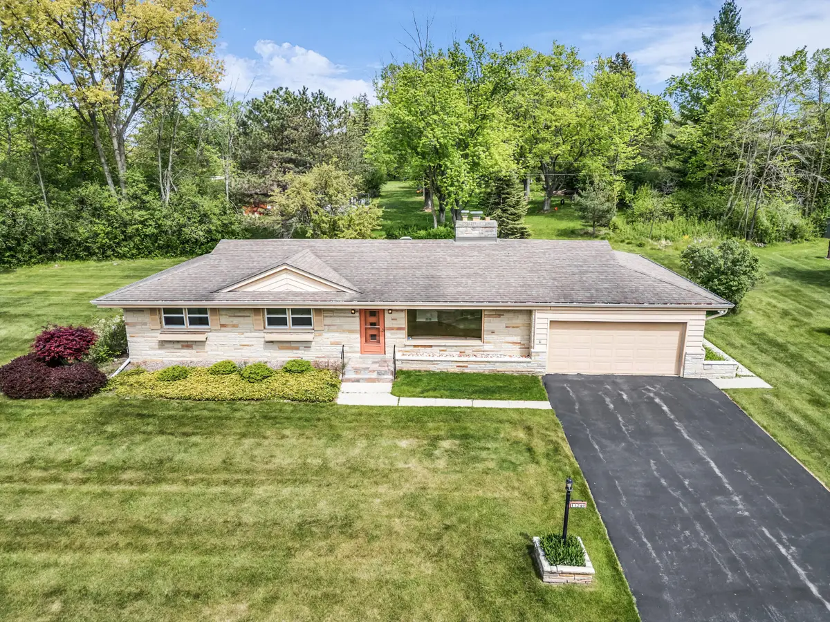 11240 N Valley Dr, Mequon, WI 53092 - #1
