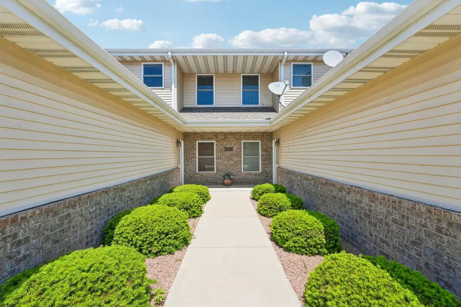 865 Prairie Gdns, Kewaskum, WI 53040 - #2