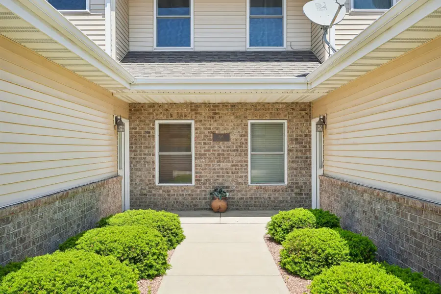 865 Prairie Gdns, Kewaskum, WI 53040 - #3