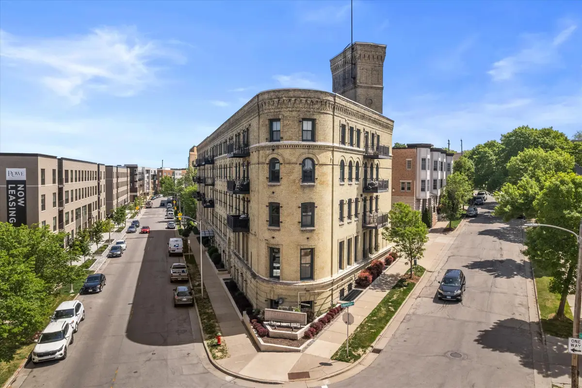 1818 N Water St, Milwaukee, WI 53202 - #1