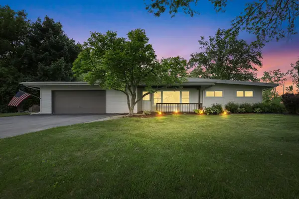 11300 Parkview Ln, Hales Corners, WI 53130