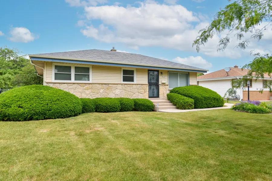 8100 W Lynmar Ter, Milwaukee, WI 53222 - #2