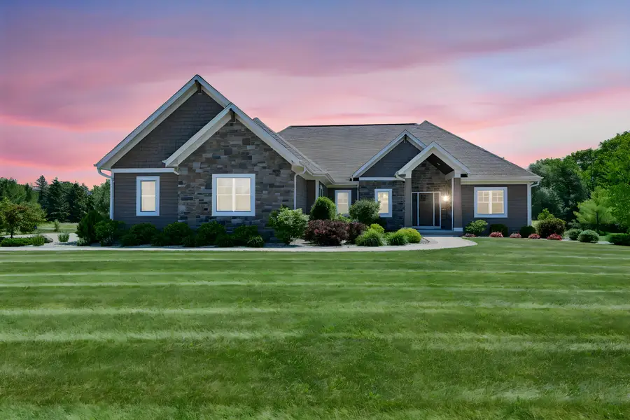 36860 Stillwater Dr, Summit, WI 53066 - #2