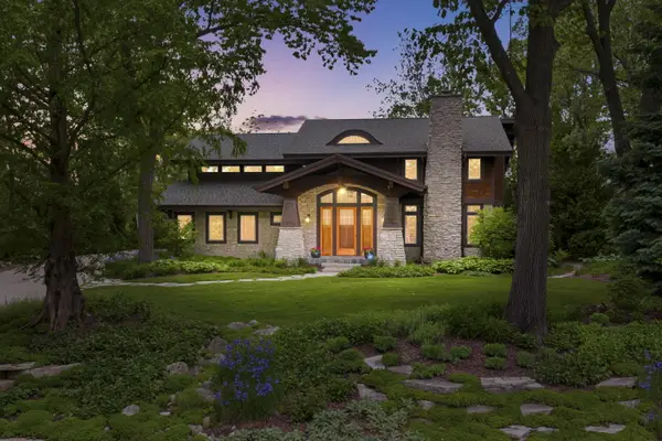 7541 S Cambridge Dr, Franklin, WI 53132
