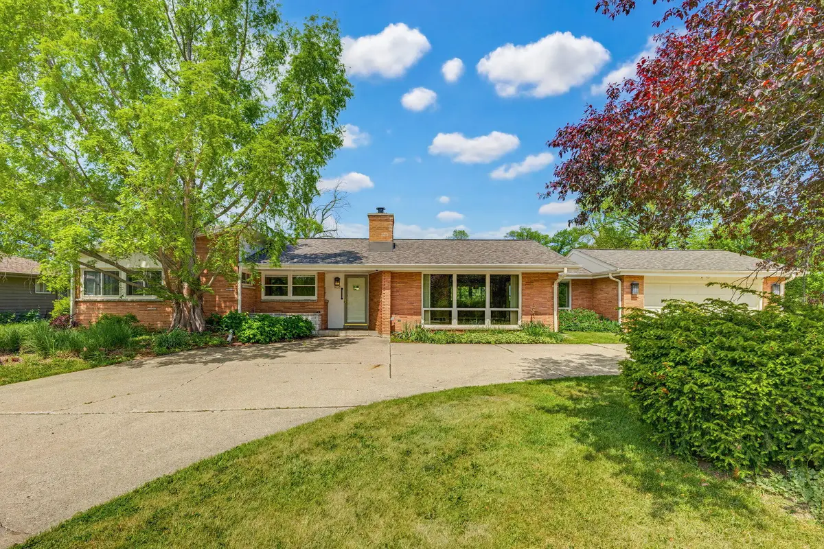 6757 N Santa Monica Blvd, Fox Point, WI 53217 - #1