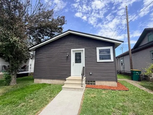 213 Cedar St W, Houston, MN 55943