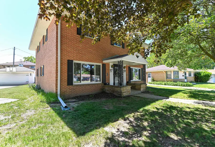 W158N8971 Charles Dr, Menomonee Falls, WI 53051 - #3