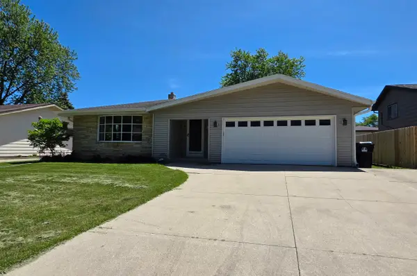 5611 Windward Dr, Racine, WI 53406