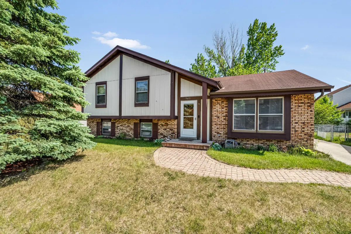 9611 W Darnel Ave, Milwaukee, WI 53224 - #1