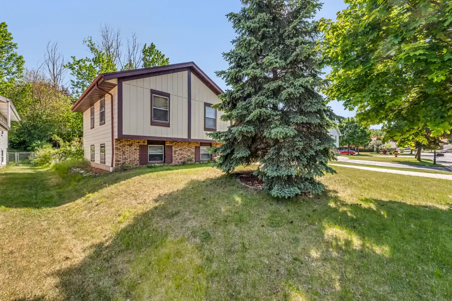 9611 W Darnel Ave, Milwaukee, WI 53224 - #3