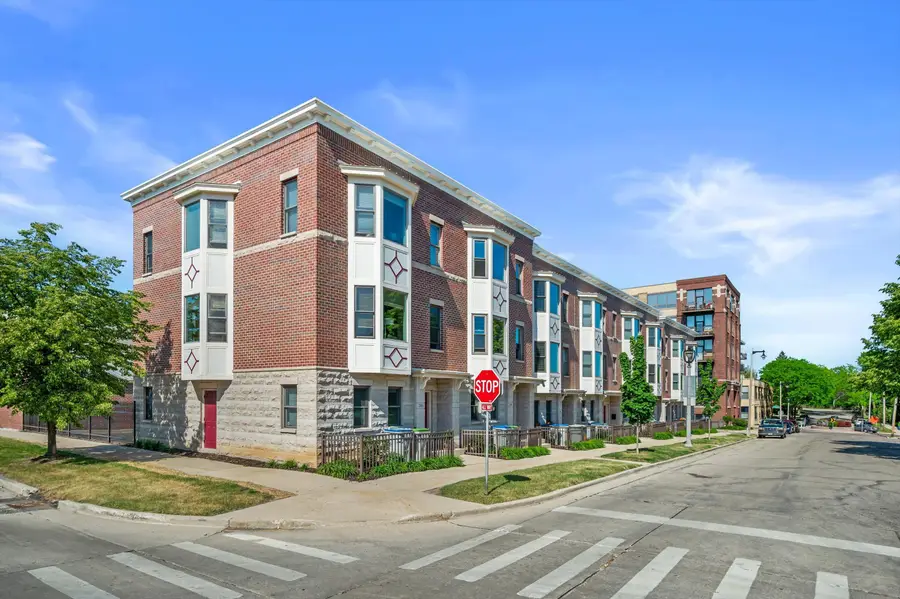 220 E Reservoir Ave, Milwaukee, WI 53212 - #2