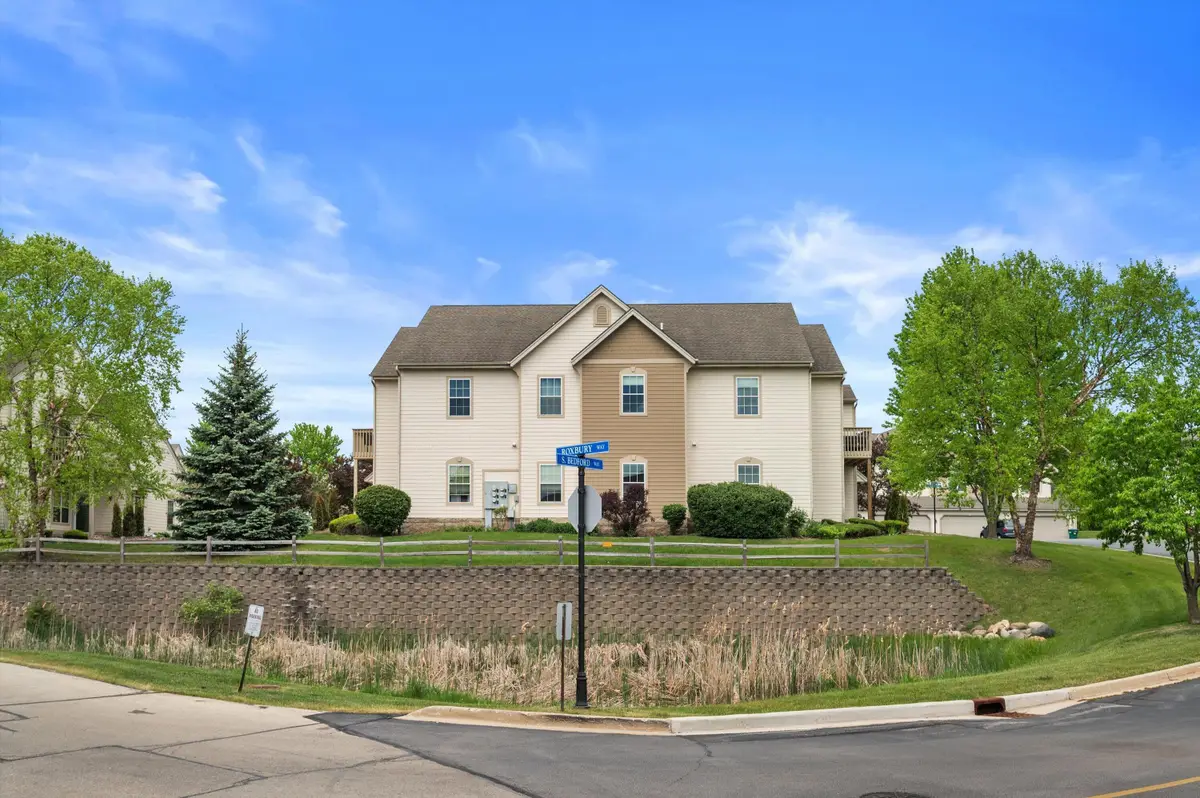 8614 S Stratford Rd, Oak Creek, WI 53154 - #1