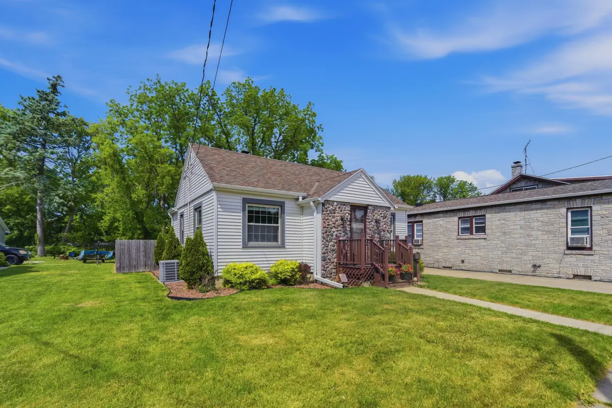 206 W 2nd St, Oconomowoc, WI 53066 - #1