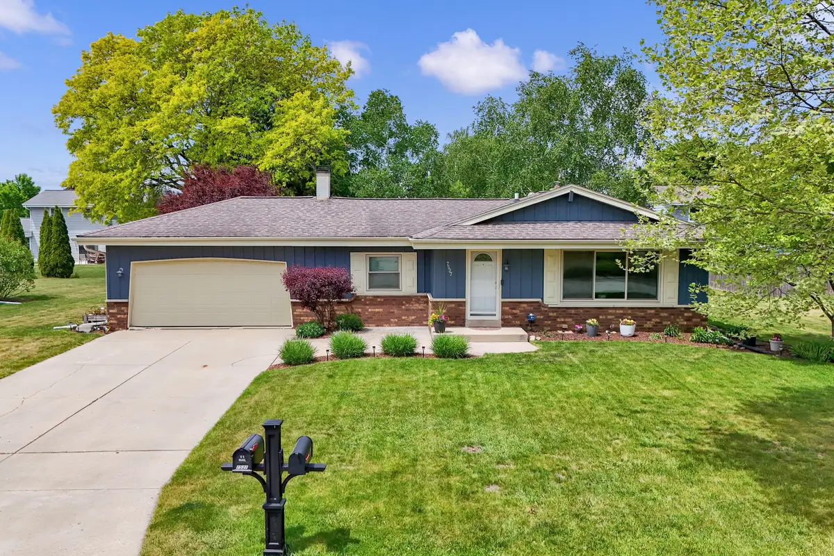 7527 S 73rd St, Franklin, WI 53132 - #1