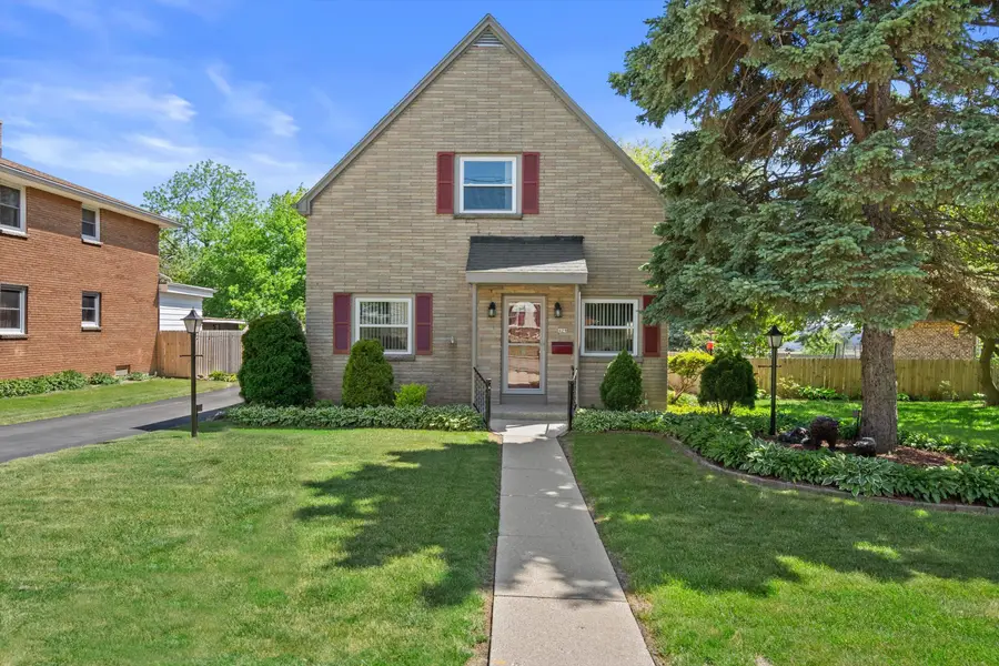 429 E Armour Ave, Milwaukee, WI 53207 - #2
