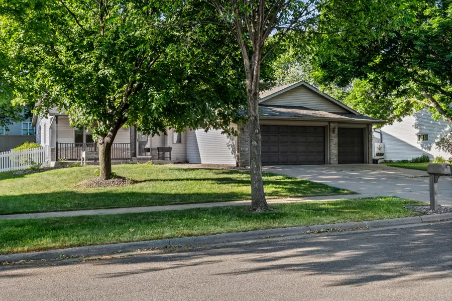 823 Windhill St, Onalaska, WI 54650 - #2