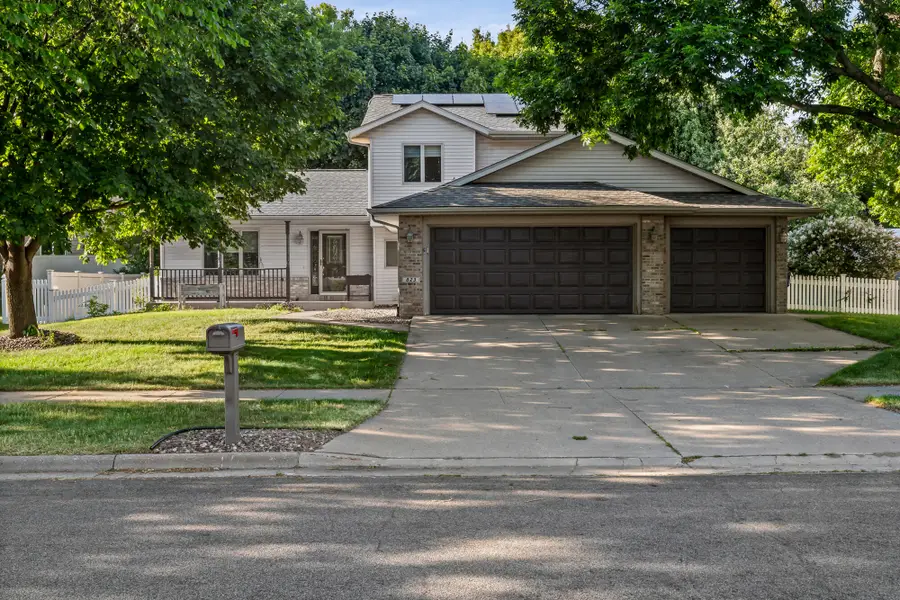 823 Windhill St, Onalaska, WI 54650 - #3
