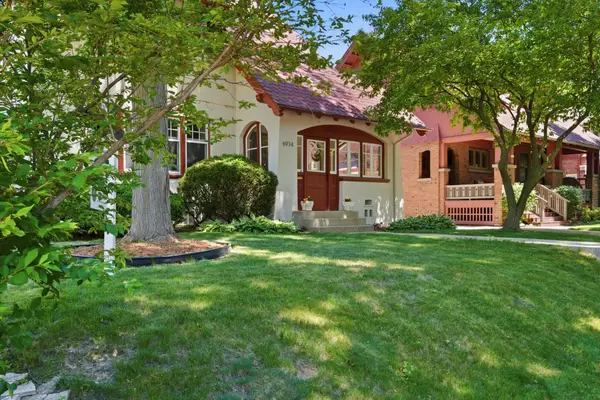 6934 Cedar St, Wauwatosa, WI 53213