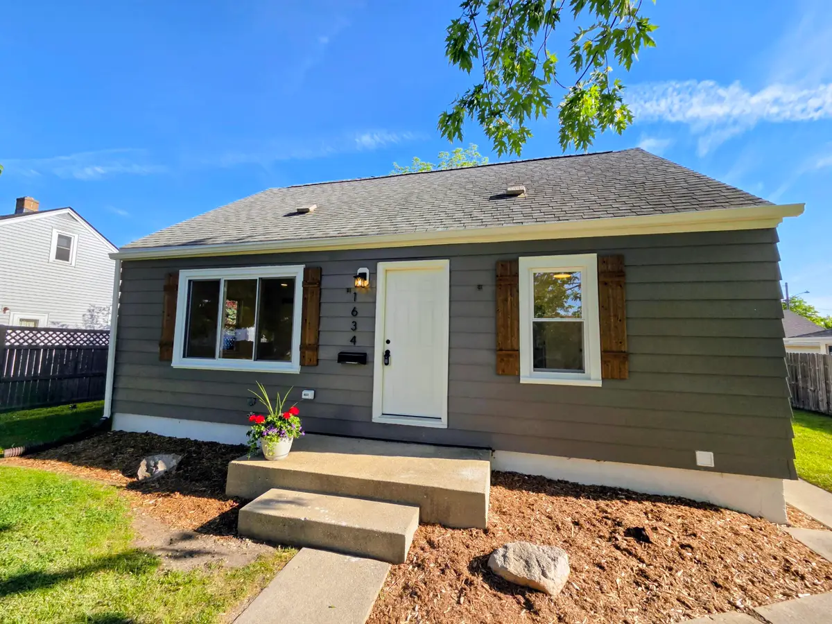 1634 Michigan Ave, South Milwaukee, WI 53172 - #1