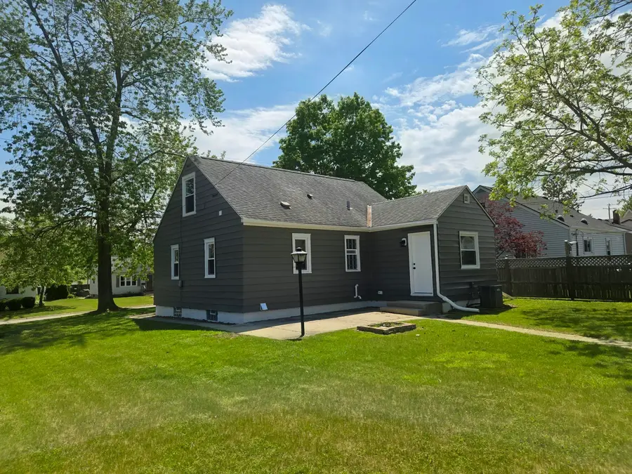 1634 Michigan Ave, South Milwaukee, WI 53172 - #3