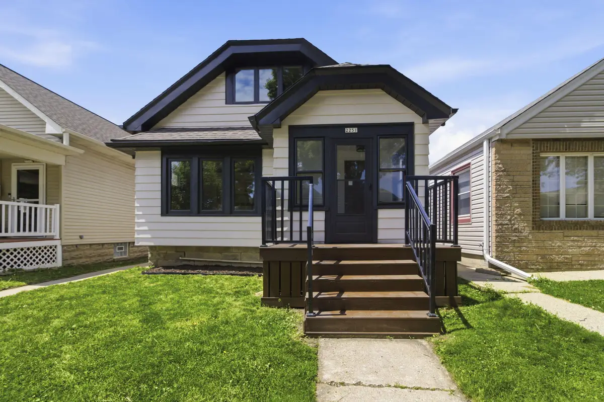 2251 S 73rd St, West Allis, WI 53219 - #1