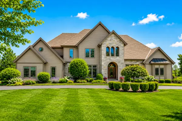 11092 N Sutton Ridge Dr, Mequon, WI 53097