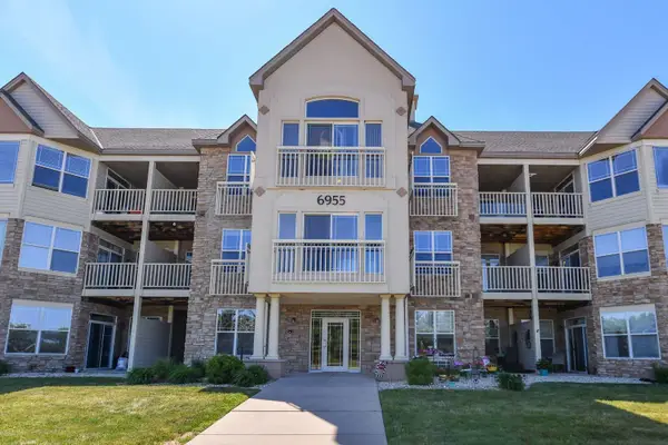 6955 S Riverwood Blvd, Franklin, WI 53132