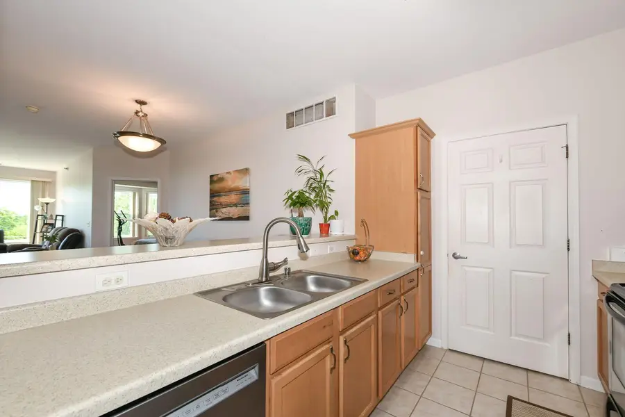 6955 S Riverwood Blvd, Franklin, WI 53132 - #3