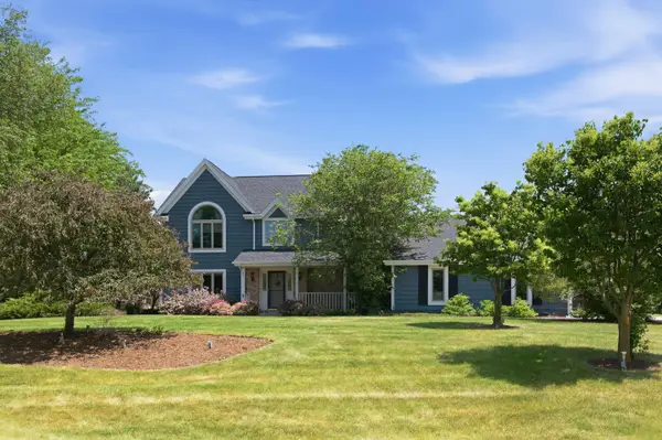 W330N5888 Cedar Bay Dr, Merton, WI 53058