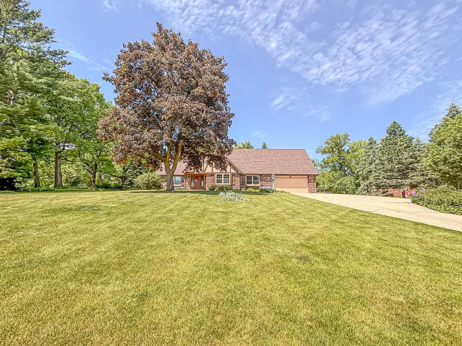 W274N4237 Clara Ct, Pewaukee, WI 53072 - #3
