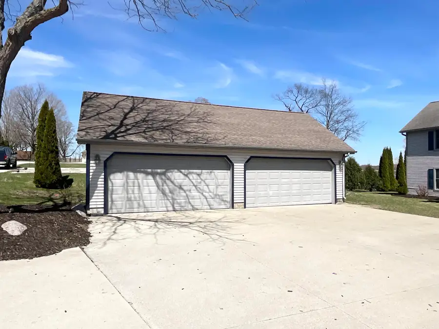 3344 Lake Dr, Hartford, WI 53027 - #2